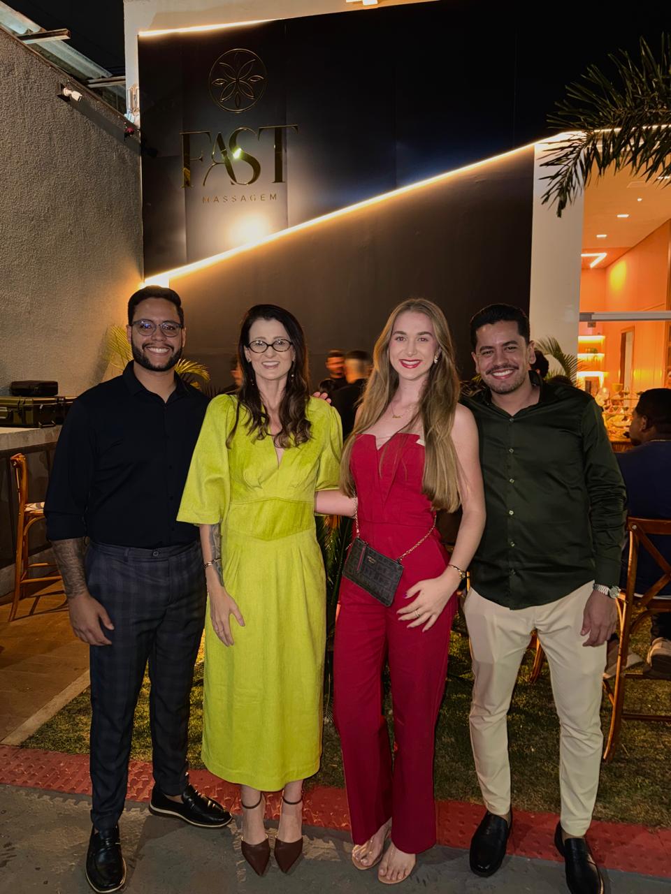 Thalita em campanha para Fast Massagem